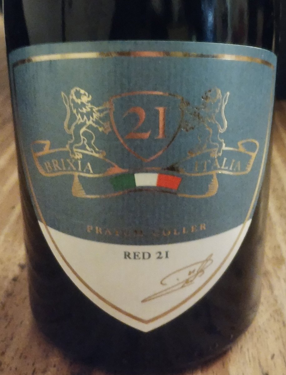 's tweet image. @Pirlo_official Cosa sponsorizzi?
Grazie per il vinello e la maglietta!!
Soprattutto a Francesco....
Red21... Molto equilibrato 
Arduo...Nome azzeccato 100%
#Pratum #Coller Top...
#21 
Anche il Montenetto... che bomba!
Colgo l'occasione per ringraziare la Famiglia Pirlo 💙