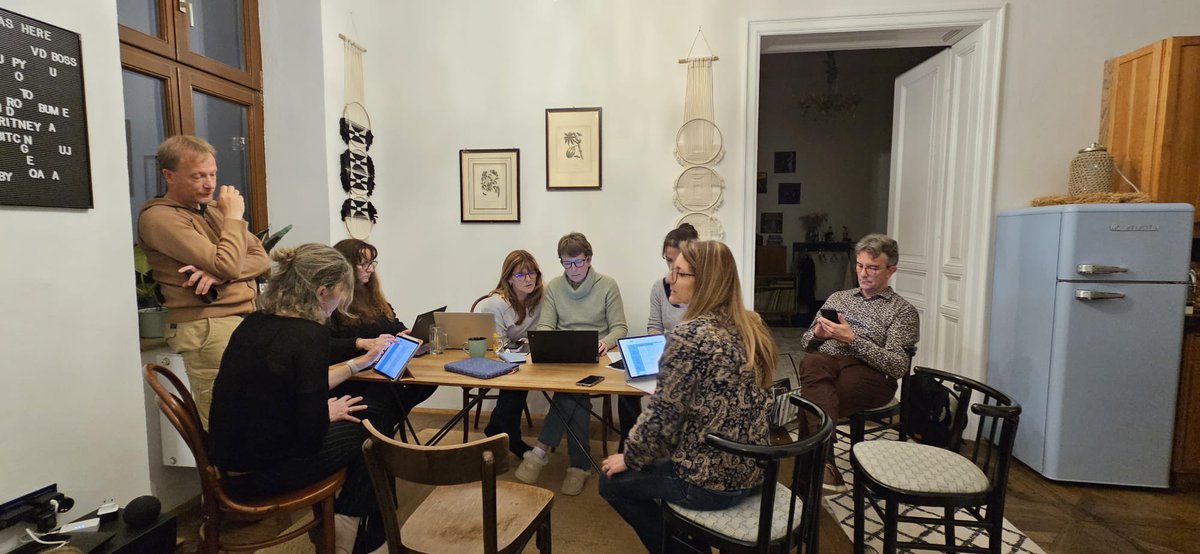 iza_06Nice's tweet photo. Jour 4 à Graz (Autriche) avec #Peer2ForMaths. Suite aux visites du lycée professionnel Schrödinger et du gymnasium Reininghaus, mise en commun des observations de la journée avec des échanges constructifs et enrichissants.@DRAREIC_PACA @ErasmusplusFR https://t.co/JIotBJfjQx