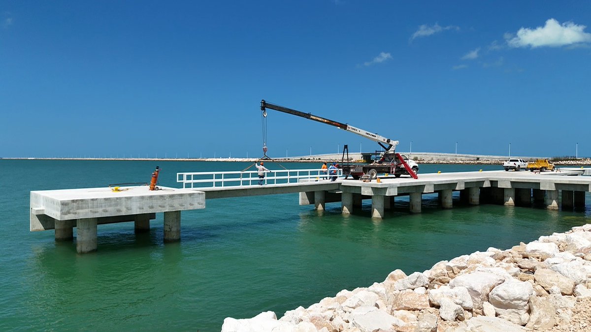 apicampeche's tweet image. 🛟La moderna infraestructura portuaria ofrece beneficios significativos en términos de seguridad, eficiencia y protección de las instalaciones.(2/2) 
#APICAM #GobiernoDeTodos #LaydaSansores