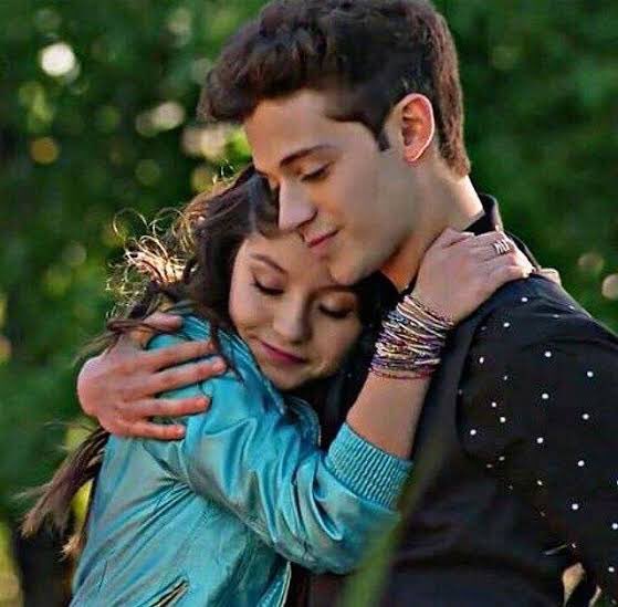 Nuestro chico fresa y nuestra chica delivery están de vuelta 🌙🛼