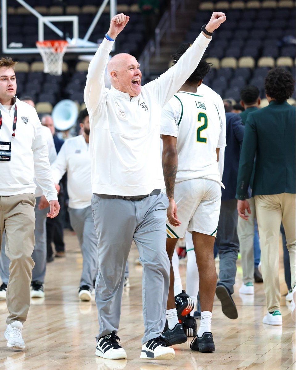 The journey continues for Mark Schmidt 💯

📸<a href="/HenselMedia_/">Hunter Hensel</a>