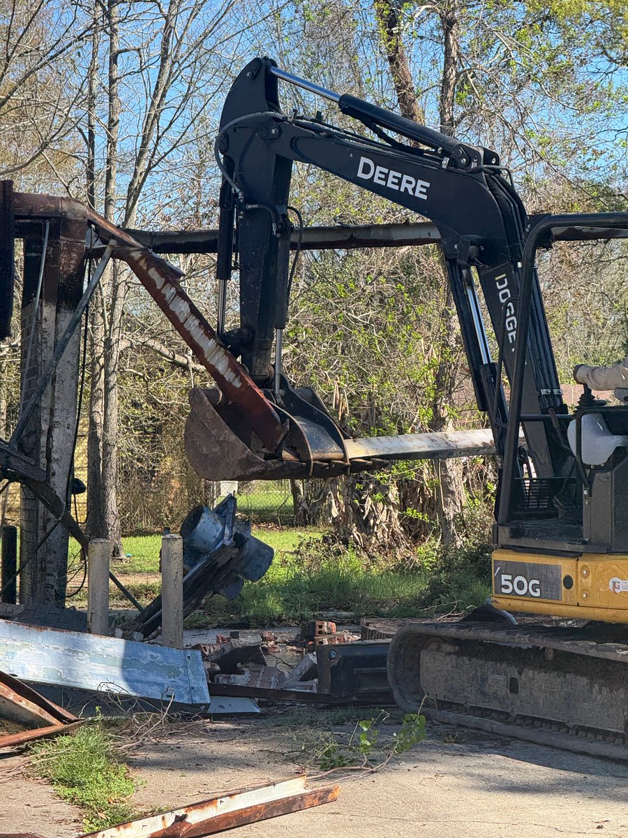 WAFB's tweet image. City clears long-vacant property on Scotland Avenue as part of broader anti-blight effort wafb.com/2026/03/12/aba…