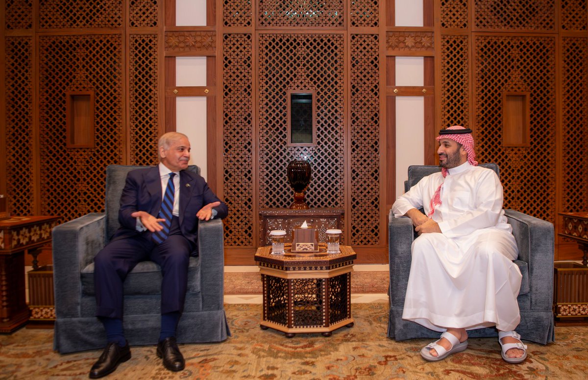 تأكيد خبر لقاء ولي العهد السعودي ورئيس وزراء باكستان