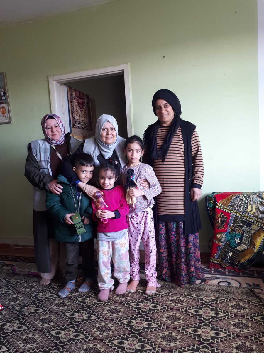 haymanaAKKADIN's tweet photo. 📍 Seyran  Mahallesi
İl Kadın Kolları Yönetim Kurulu üyelerimiz ve ilçe teşkilatımız ile birlikte Ramazan ziyaretlerimizi gerçekleştirdik.
Kapı Kapı,Gönül Gönüle 🌸
@tugbaisikercan 
@akgul_aysel https://t.co/X92mbRuy4k