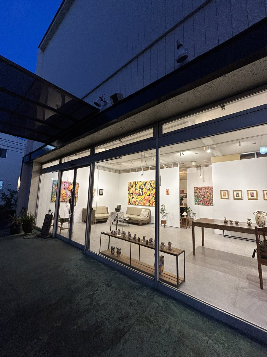 おはようございます
本日から個展がはじまります
おかげさまで設営も無事終わりました

お気軽にお立ち寄りくださいませ🙇‍♀️🌸

星川あすか　個展 
幸福論　 Study of Happiness

3月13(金)-15(日),19(木)-22(日)
11時〜18時

THE BASES
小平市学園西町2-10-15