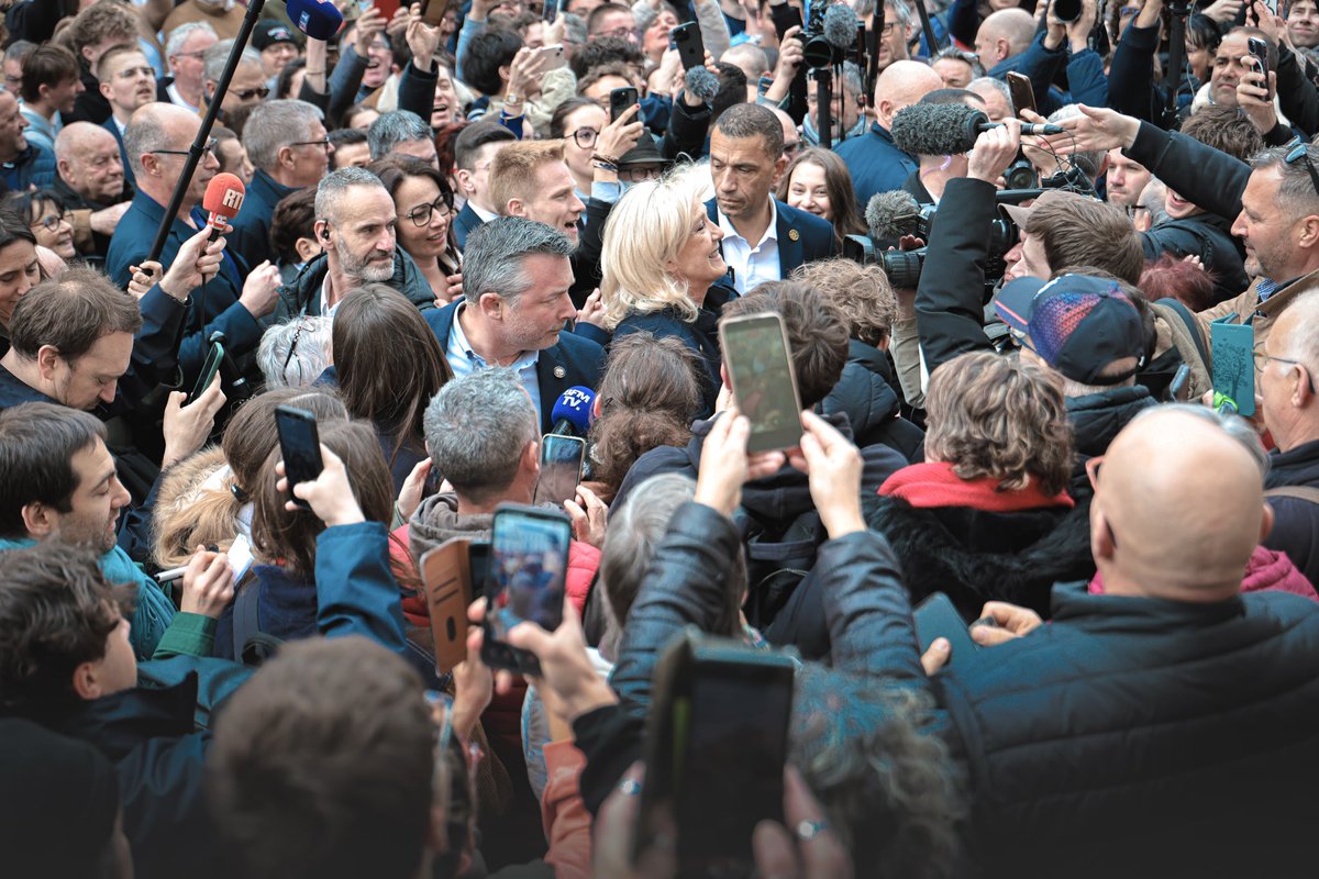 Marine Le Pen tweet media