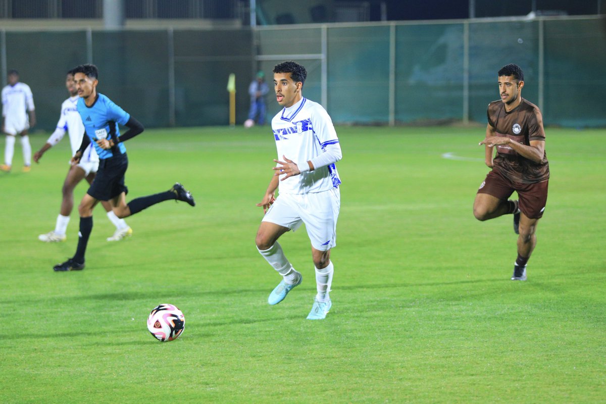 abhafc_future's tweet photo. 📸 | لقطات من مجريات المباراة ❤️💙

#أبهاU18 
#فئات_ابها_السنية https://t.co/tQHgEEhyzM