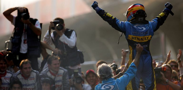 DeltaData_'s tweet photo. ⭐ Our Best Performances by year at #ChinesseGP 🇨🇳

2025 - George Russell 🇬🇧
2024 - Esteban Ocon 🇫🇷
2019 - Daniel Ricciardo 🇦🇺
2018 - Fernando Alonso 🇪🇸
2017 - Max Verstappen 🇳🇱
2016 - Daniel Ricciardo 🇦🇺
2015 - Max Verstappen 🇳🇱
2014 - Fernando Alonso 🇪🇸
2013 - Daniel Ricciardo 🇦🇺
2012 - Nico Rosberg 🇩🇪
2011 - Heikki Kovalainen 🇫🇮
2010 - Jenson Button 🇬🇧
2009 - Sebastián Buemi 🇫🇷
2008  - Fernando Alonso 🇪🇸
2007 - Sebastian Vettel 🇩🇪
2006 - M. Schumacher 🇩🇪
2005 - Fernando Alonso 🇪🇸
2004 - Nick Heidfeld 🇩🇪