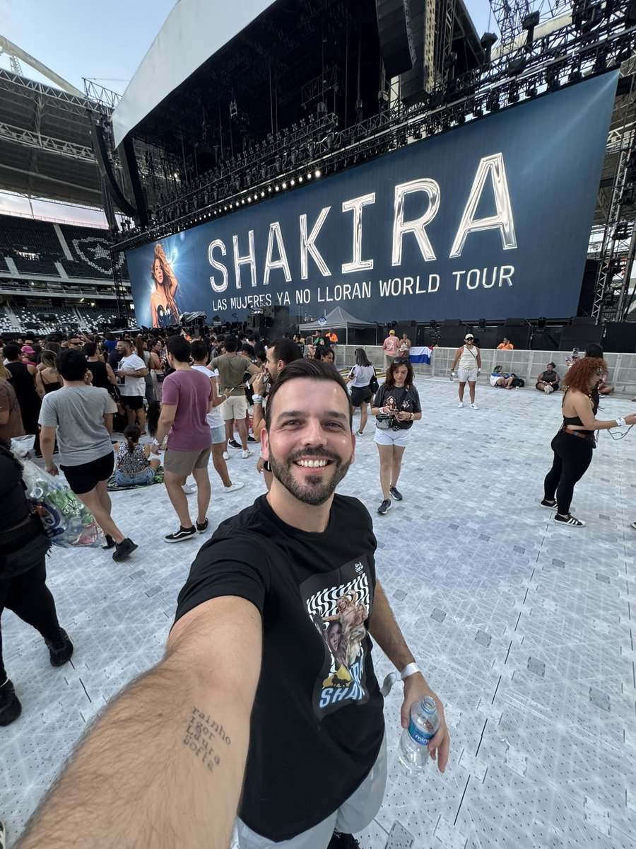 Oi <a href="/santander_br/">Santander Brasil</a> tutupom?
Precisamos trocar uma ideia séria… se liga:

02/05 é meu ANIVERSÁRIO 😭🐺❤️

POR FAVOR ME AJUDEM NESSE SONHO! 😭💎🙏🏼

Eu sou 1% de super fã da <a href="/shakira/">Shakira</a> todo ano nas plataformas!

Segue o fio 🧶