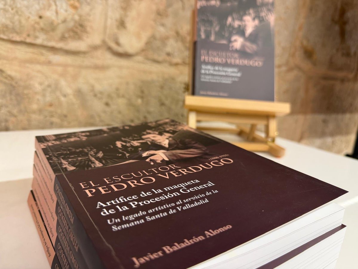 infoVLL's tweet photo. Descubre la #SemanaSanta de Valladolid a través del libro dedicado al escultor Pedro Verdugo.

📕 La @jcssvall ha presentado la obra del historiador del arte @Javierbaladron que pone en valor la figura del escultor vallisoletano y destaca una de sus creaciones más singulares: la maqueta de la Procesión General de la Sagrada Pasión del Redentor.

Un trabajo que recupera y reivindica su legado artístico al servicio de una de las tradiciones más emblemáticas de la ciudad 💜
