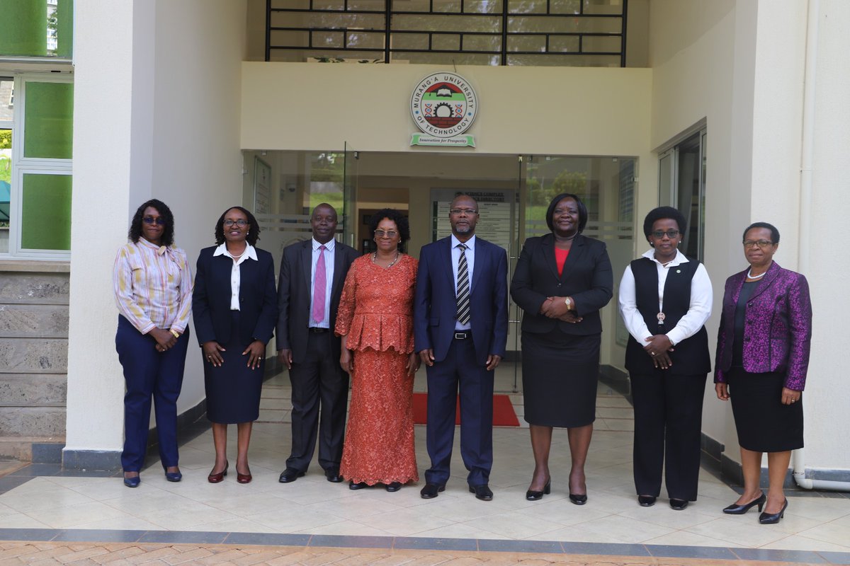 MurangaUni's tweet photo. Siku ya kwanza ya kongamano imetamatishwa kwa maongezi ya maarifa  kutoka kwa viongozi wa CHAKITA, watafiti na wahadhiri mashuhuri. Wajumbe walioshiriki katika kuendeleza taaluma za Kiswahili walituzwa. Ungana nasi kesho siku ya mwisho ya kongamano.

 #MUTHostsCHAKITA #CHAKITA26 https://t.co/Wcahzsw9t0
