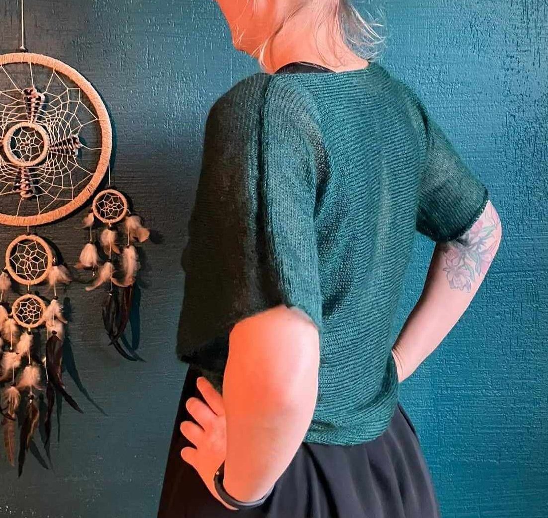 SuperSoftKnits's tweet photo. mohair & silk cropped bolero 🧶 Handmade, short sleeves, twist design — perfect for yoga or layering #handmade #knitwear #yogasweater #croppedsweater #mohair #bolero
https://t.co/uAxke2bEK2 https://t.co/OfdY2OfheB
