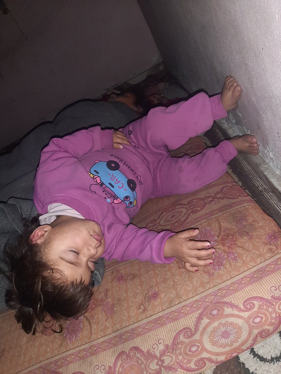 AhmedAh81136881's tweet photo. My child needs some clothes and healthy food. I would appreciate any donation, even just ten dollars. Please leave a comment, even just a dot. 
https://t.co/tIw6XMnj3Z https://t.co/9iC3iwB9mJ