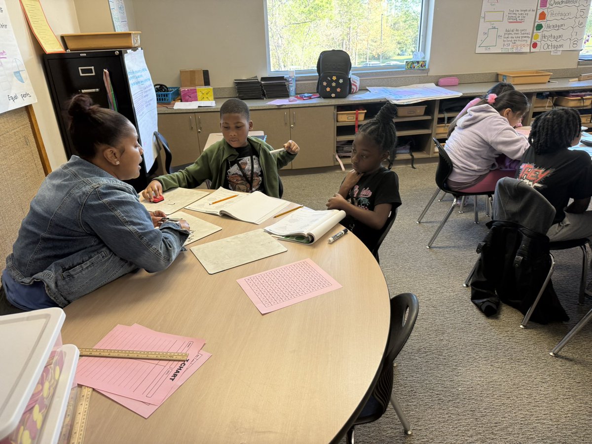 KWilliamsDLD's tweet image. Students actively participated in a student debrief, reflecting on their learning and discussing strategies that helped them solve problems and deepen their understanding. Teachers also incorporated whiteboards, allowing every student to quickly show their thinking. #SmallGroup