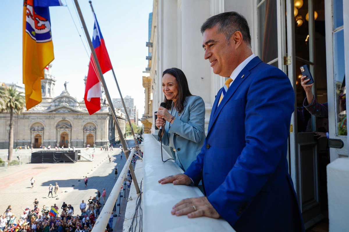 Santiago tweet media