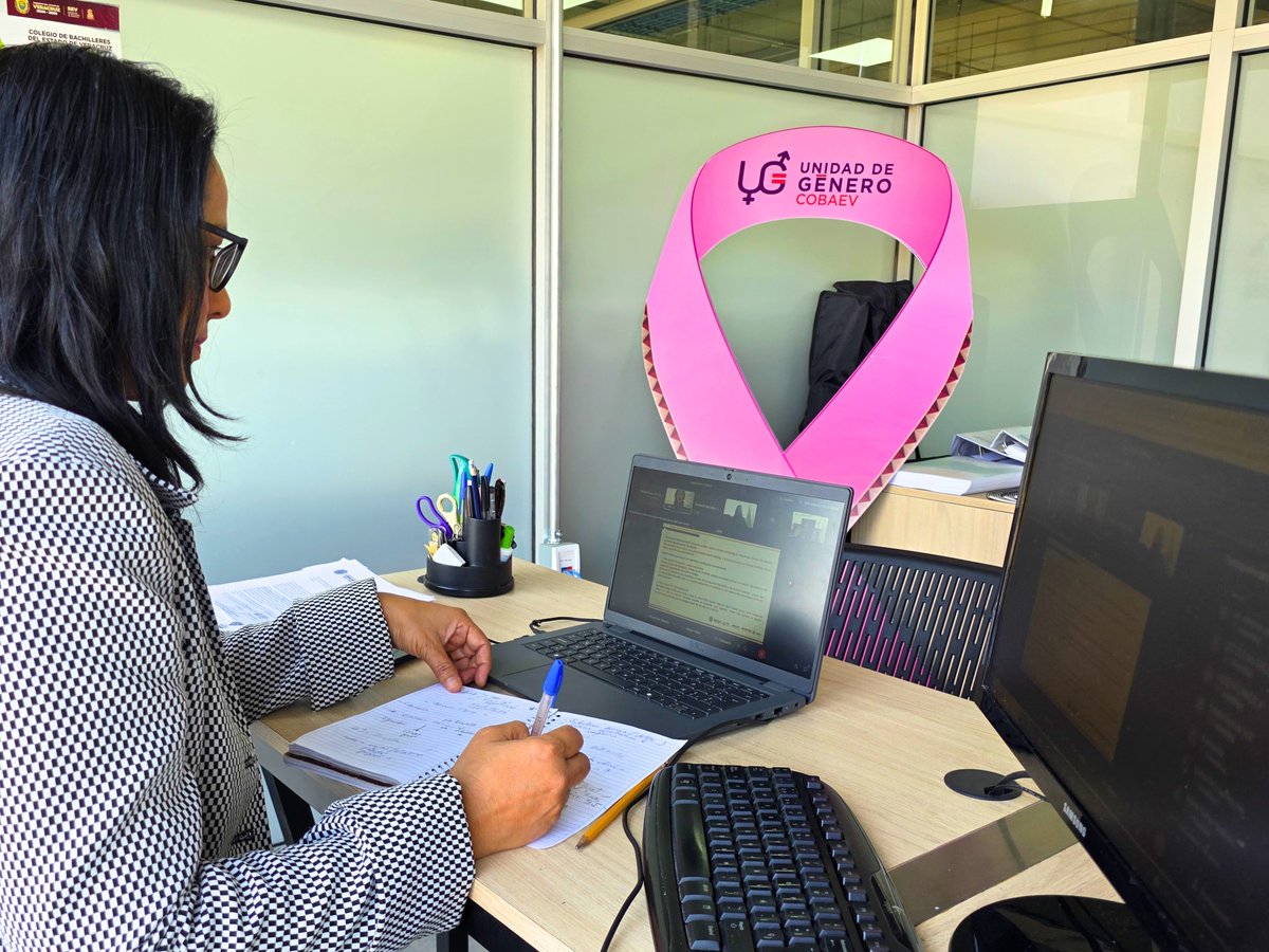 CobaevVeracruz's tweet photo. #COBAEV realizó capacitaciones sobre Prevención de la Violencia y Acoso Escolar y Prevención en el Uso de Redes Sociales dirigidas al personal de los distintos planteles.📱

Se brindan herramientas para identificar, atender y prevenir conductas que afectan la convivencia escolar. https://t.co/jGFJfJa39K