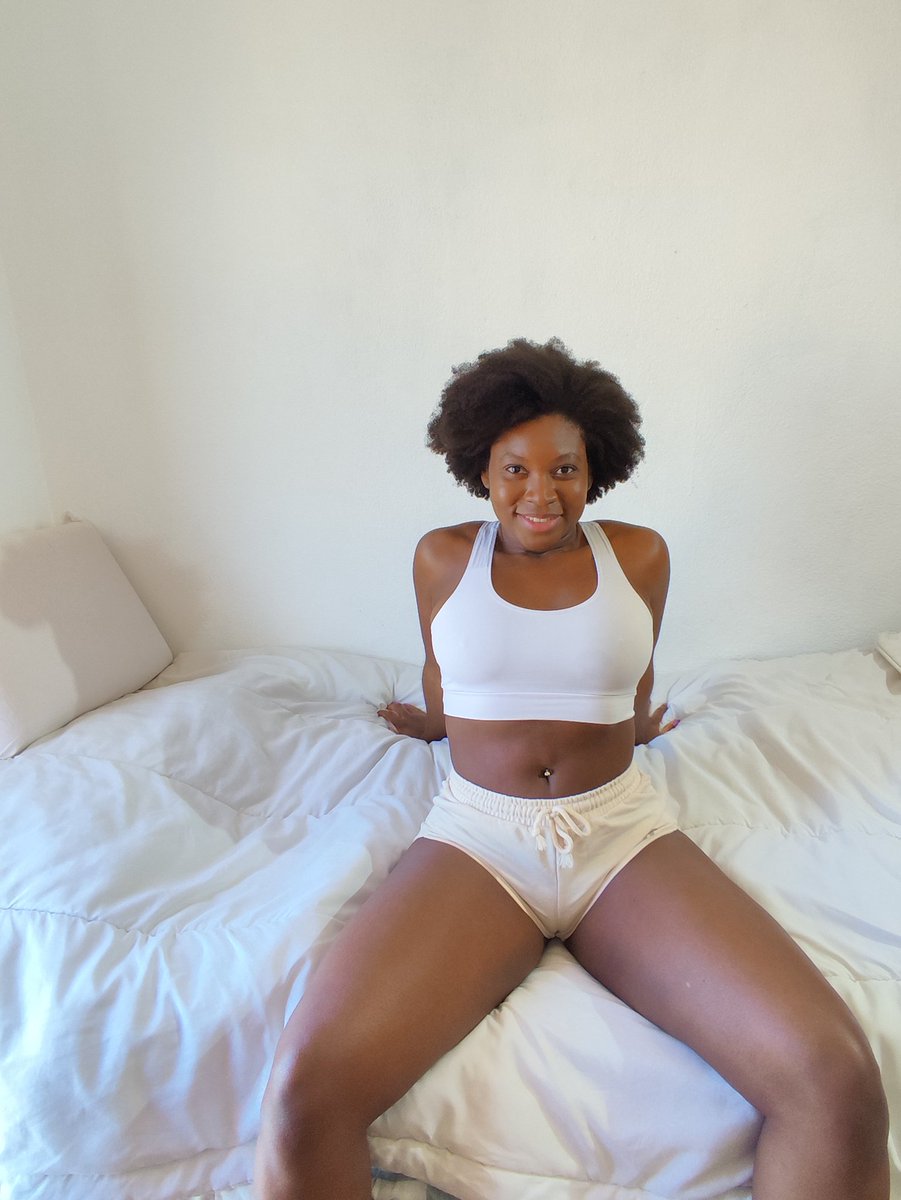 Kah.Karoline tweet media