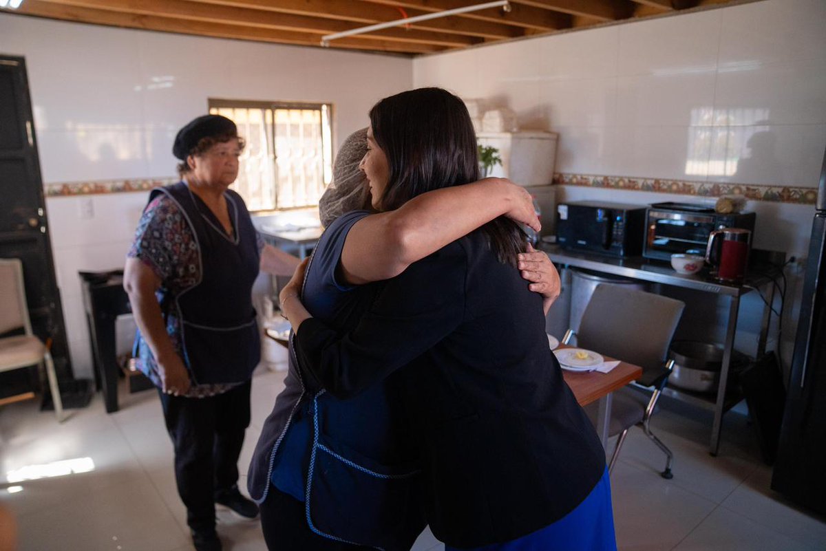 🇨🇱 Porque ya estamos trabajando por mejorar la calidad de vida de todas las chilenas/os, ministra Judith Marín, junto al delegado <a href="/DPRValparaiso/">Delegación Presidencial Regional Valparaíso</a>, Manuel Millones, se reunieron con mujeres afectadas por incendios para abordar apoyos en materia de reconstrucción y empleabilidad.