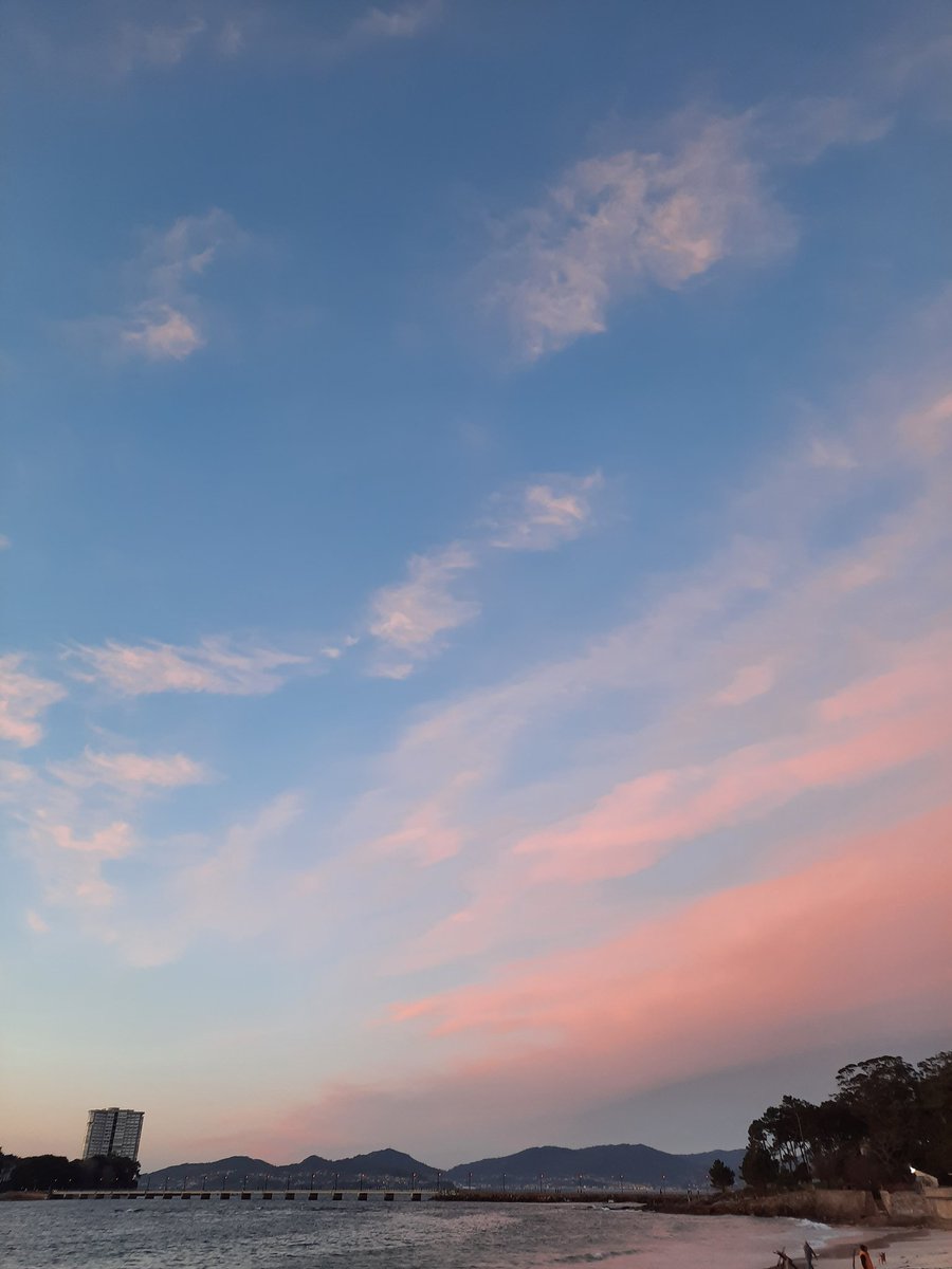 Albamuse's tweet image. 🩷✨⚡ #photography #photobyme #pinkskies #sunset