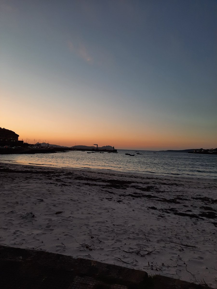 Albamuse's tweet image. 🩷✨⚡ #photography #photobyme #pinkskies #sunset