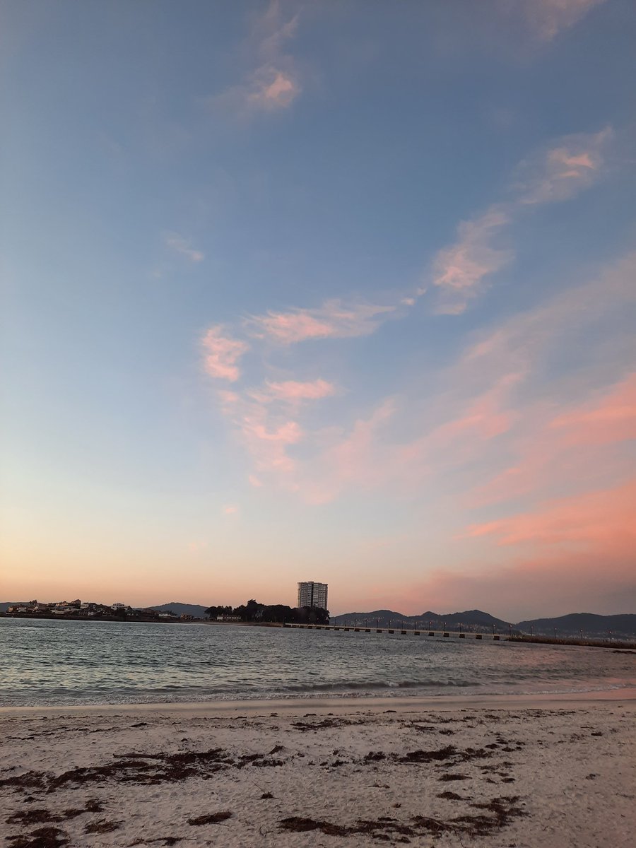 Albamuse's tweet image. 🩷✨⚡ #photography #photobyme #pinkskies #sunset