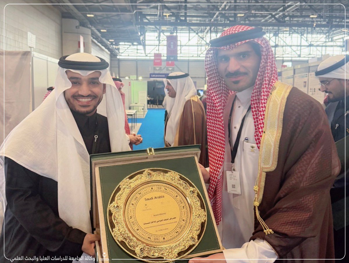 Najran_Univers's tweet photo. تشرف جناح #جامعة_نجران في #معرض_جنيف_للاختراعات2026 بزيارة سفير خادم الحرمين الشريفين لدى سويسرا عبدالرحمن الداود، ورئيس وفد منظومة التعليم والتدريب بوزارة التعليم د.عادل الفريح، والقائم بأعمال الملحقية الثقافية في ألمانيا د.محمد حفني، والمشرف العام على الإدارة العامة للوعي الفكري بوزارة التعليم د.عبدالرحمن العريفي. واطلعوا على مشاركة الجامعة  في المعرض وحضورها في منصات الابتكار العالمية.