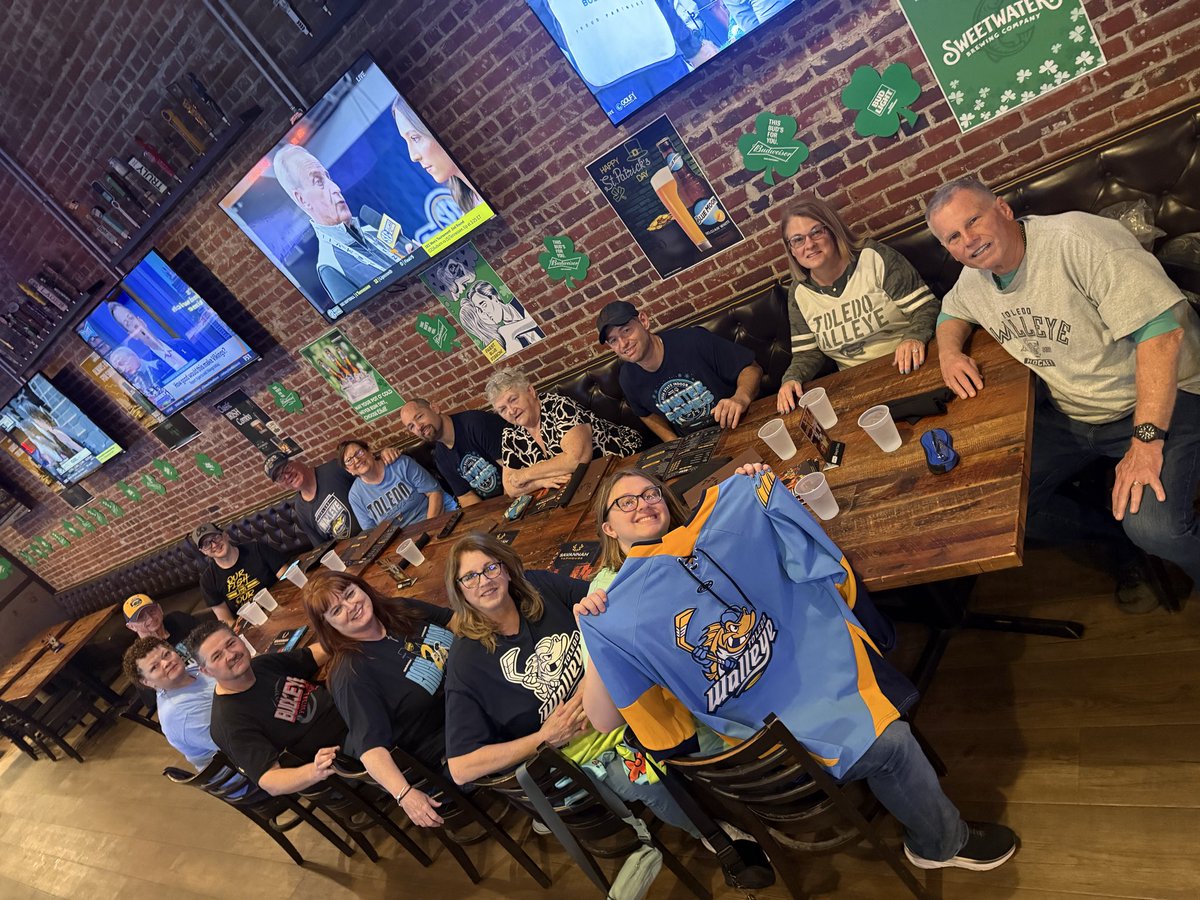 LHFry1's tweet photo. Dinner before the @ToledoWalleye &amp; @SavGhostPirates game in Savannah. Go Fish! https://t.co/30YapMflOI