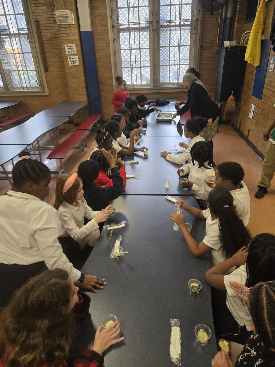 PS 241 Emma L. Johnston tweet media
