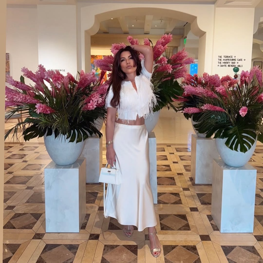 A moment where elegance meets confidence.
Soft white tones, delicate textures, and a touch of bold energy—standing among blooms that feel just as vibrant
Sometimes an outfit isn’t just about style, it’s about the feeling it brings: effortless, feminine, and a little bit fearless