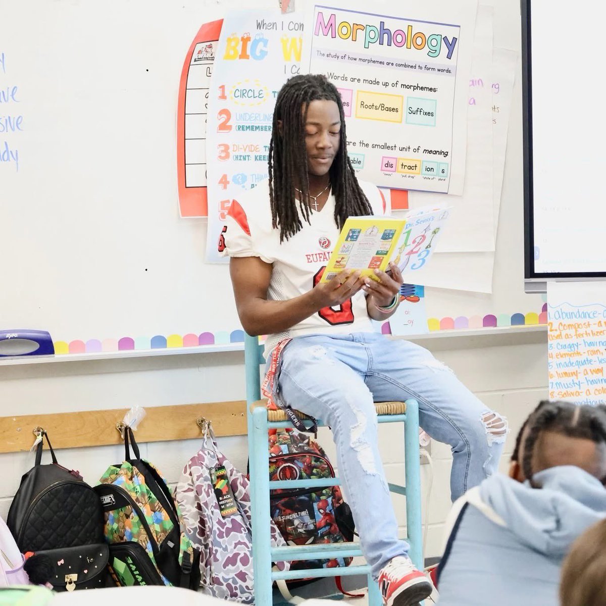 EufaulaCS's tweet photo. Our Eufaula Tiger Football coach and team are role models on and off the field, reading to our younger students during Read Across America Week! #RoleModels #ReadAcrossAmerica #WeAreECS #ExpectExcellence https://t.co/vxxy43ixXJ