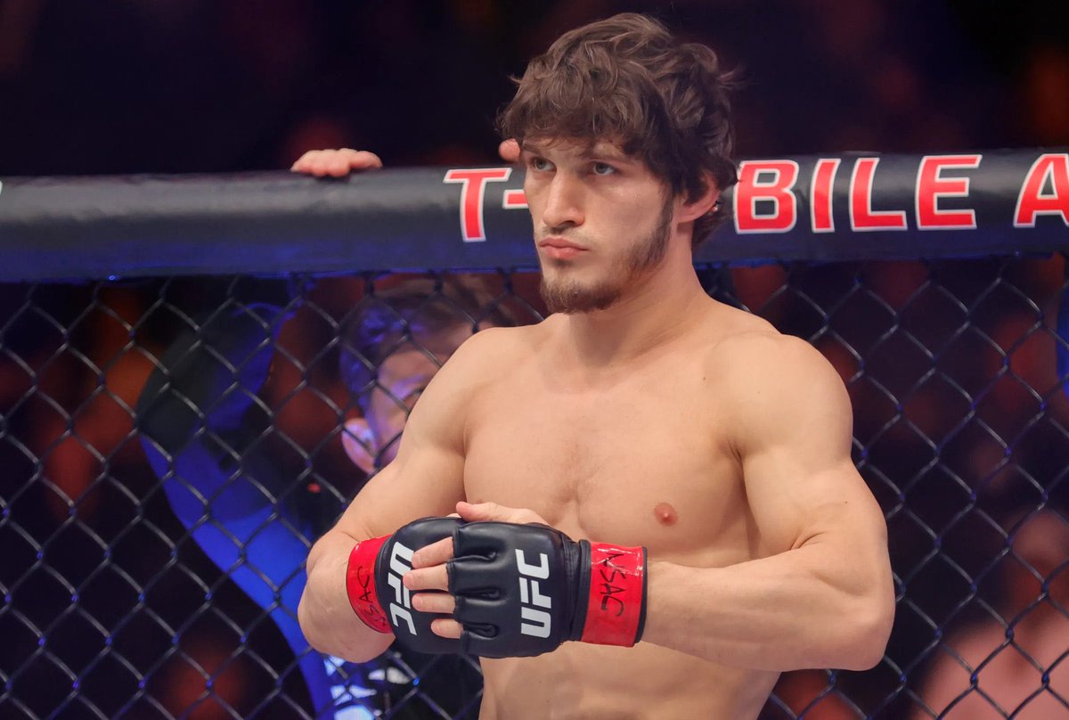 OctagonPulse's tweet image. 🚨RUMOR: Movsar Evloev is having VISA issues and may not make it to #UFCLondon. UFC is looking at Jean De Silva as a replacement. 

More info on this topic coming soon.
