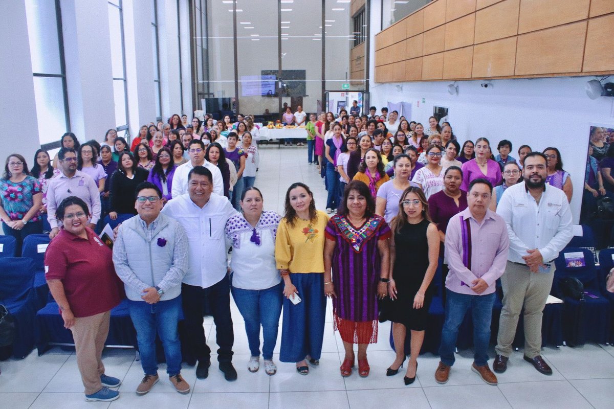 IEEPOGobOax's tweet photo. La jornada “Voces del territorio: mujeres indígenas y transformación social”, organizada por la Dirección de Desarrollo Educativo del IEEPO, reunió a mujeres trabajadoras para dialogar, aprender y compartir experiencias sobre derechos y participación social.  #DíaDeLaMujer https://t.co/EM9c95qfnO