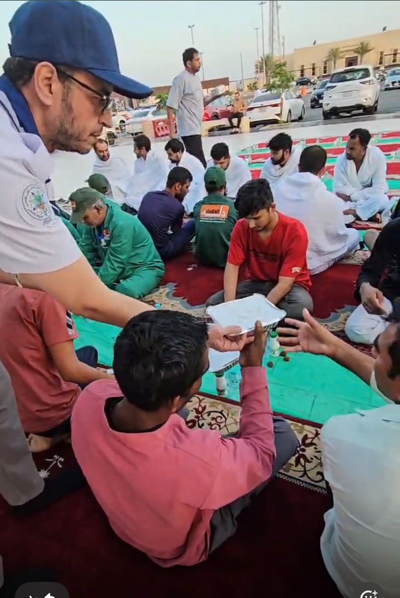EAlrowad's tweet photo. جسّد أعضاء مكتب رواد كشافة رابغ أسمى معاني التكافل الاجتماعي والعمل التطوعي من خلال تنفيذ مبادرة إفطار صائم بميقات الجحفة اليوم الخميس، ضمن الجهود الإنسانية التي يقدمها الرواد خلال شهر رمضان المبارك في مشهد يعكس روح العطاء وخدمة ضيوف الرحمن والمسافرين
#رابطة_رواد_الكشافة_السعودية https://t.co/stz8wc1Jji