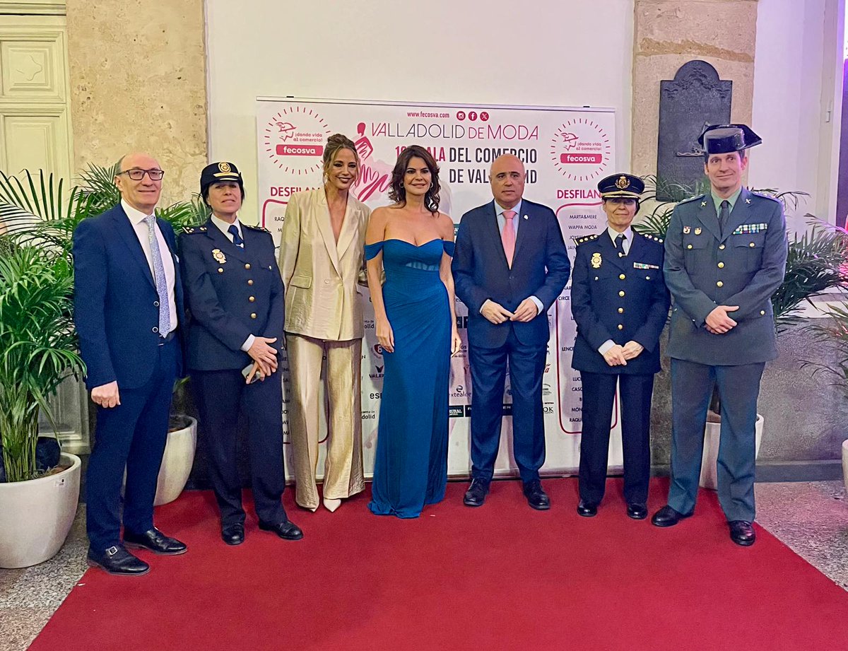 Valladolid_Gob's tweet photo. 💫Jacinto Canales, @Valladolid_Gob, asiste a la 19ª Gala del Comercio organizada por @FECOSVA, una noche especial para el comercio local, se ha celebrado en el @TCalderonVLL
🏆Eusebio Sacristán ha recibido el 19º Premio Escaparate Valladolid 2026.
#19GalaDelComercio
#fecosva https://t.co/XIGecEbBLP