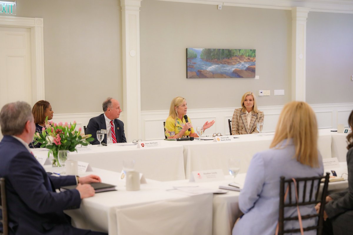 First Lady Marty Kemp tweet media