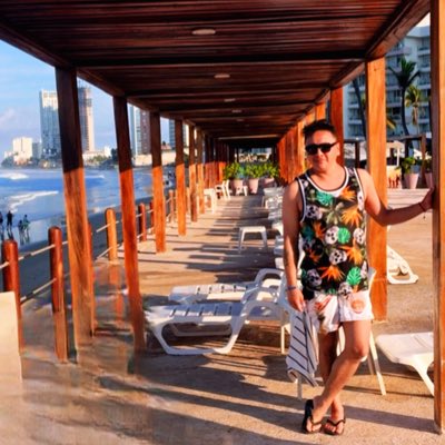 moisesguapo's tweet photo. A veces el universo te cierra una puerta para que dejes de insistir en lugares que ya no son para ti 🫰🏻❣️

#NuevaFotoDePerfil https://t.co/DCqNTRRsJW