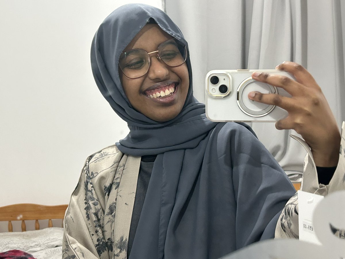 ayanindenial's tweet photo. eid in about a week, here's my pre-eid abaya trial ❤️‍🩹❤️‍🩹❤️‍🩹❤️‍🩹❤️‍🩹 https://t.co/1xdvltMI1u