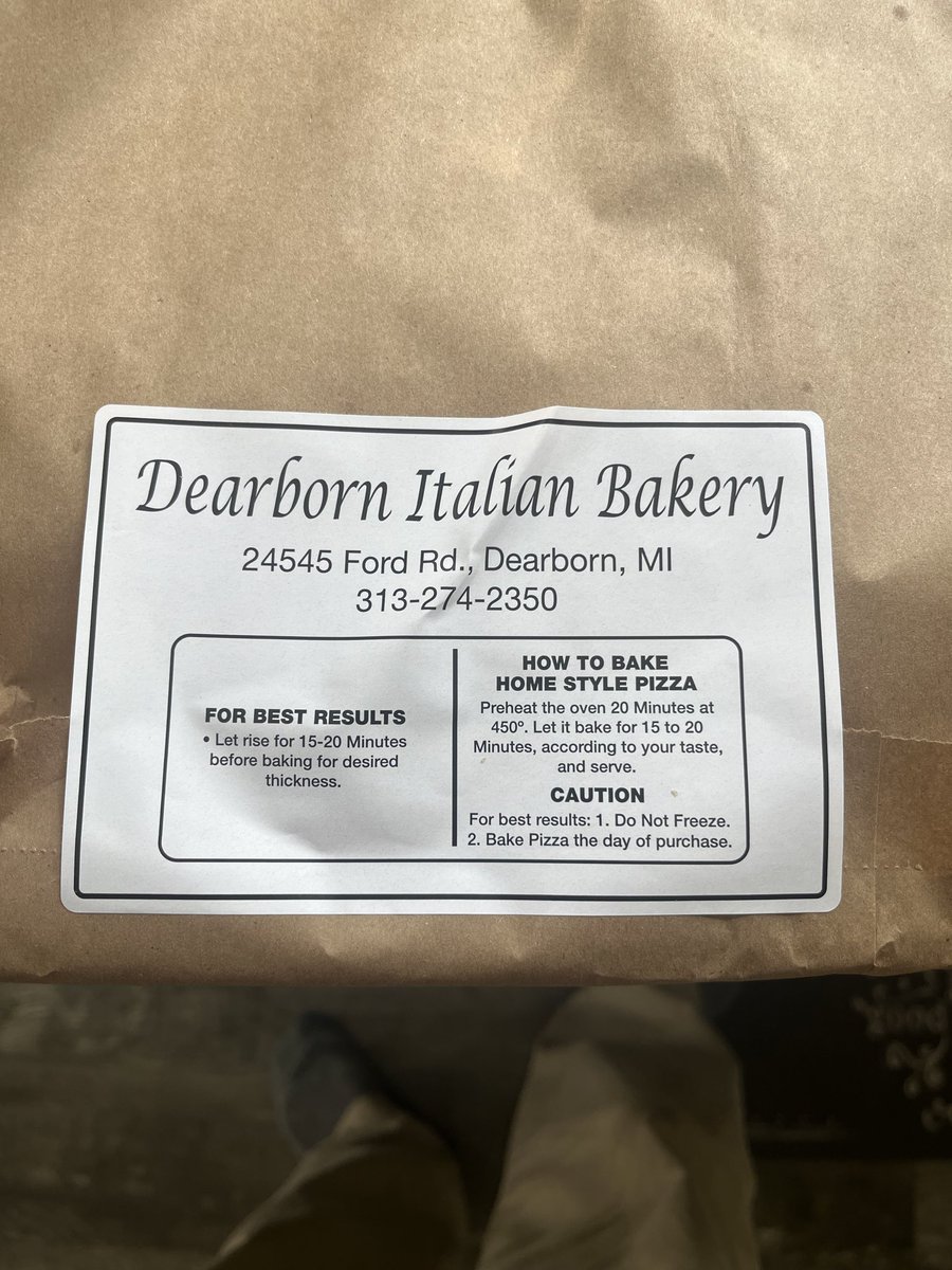 Heroplenty's tweet image. When I don’t have the time to see @FrediThePizzamn I don’t mind giving business to this joint here on the Westside.  Gonna bake it here at home and watch last nights episode of Survivor with Stella! #DadLife 🕺🏄