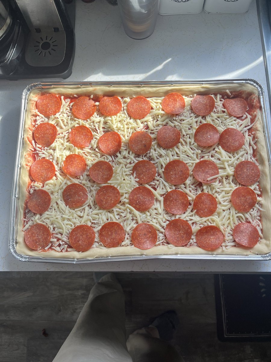 Heroplenty's tweet image. When I don’t have the time to see @FrediThePizzamn I don’t mind giving business to this joint here on the Westside.  Gonna bake it here at home and watch last nights episode of Survivor with Stella! #DadLife 🕺🏄