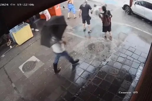 darkwebhaber's tweet photo. İzmir’in Konak ilçesinde sağanak yağış sırasında elektrik akımına kapılan Özge Ceren Deniz ve İnanç Öktemay’ın ölümüyle ilgili davada, hapis cezası alan 11 sanığın tahliyesine karar verildi. https://t.co/nwooTvRNsQ