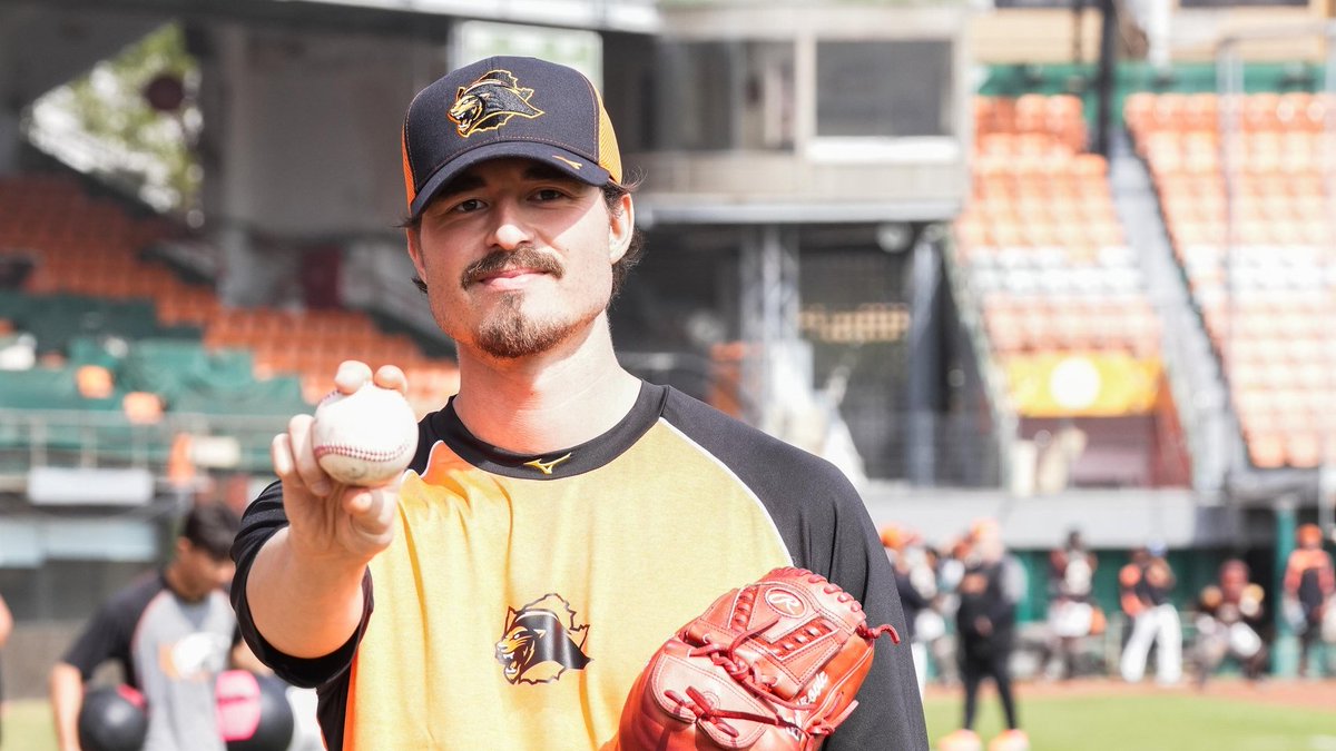 TECO_Toronto's tweet photo. 【Congratulations to #TeamCanada for advancing to the #WBC quarterfinals 🎉】

Do you know?
The outstanding pitcher #BrockDykxhoorn (from #Goderich, #Ontario) has been with the Uni-President 7-ELEVEn Lions i🦁n Taiwan’s Professional Baseball League since 2020. Because his last name is quite difficult to pronounce, fans affectionately nicknamed him “Big Doctor”. 🩺😆

The teammate who fought together on the national team, #JordanBalazovic (from #Mississauga, #Ontario), —signed with the Uni-President 7-ELEVEn Lions this year as well. These two outstanding pitchers will shine brightly in Taiwan.

Let's cheer together for Brock, Jordan, and Team Canada! 🍁🙌📣