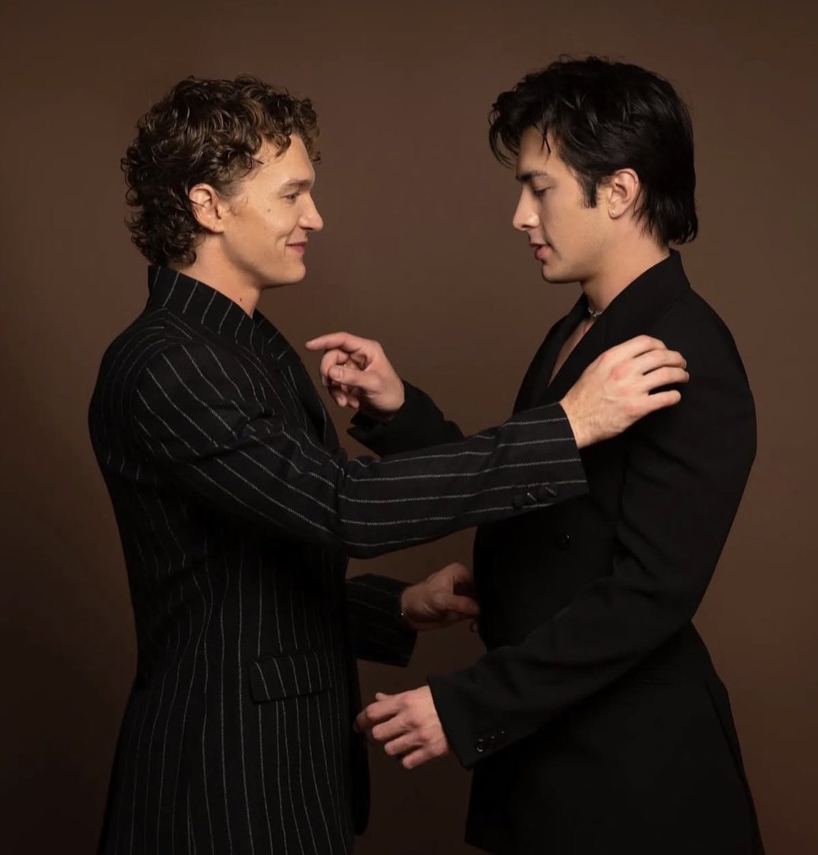 hxllanov's tweet photo. this photoshoot was so husbands coded https://t.co/pyIb4ssnhz