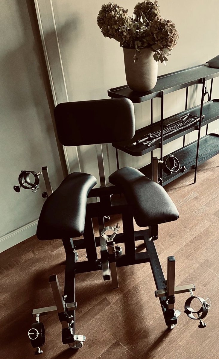 Kinkotel tweet media