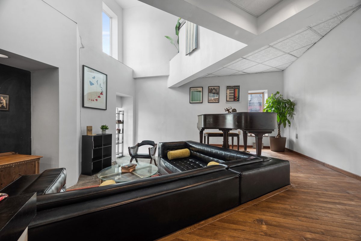 Zillow Gone Wild 🏡 tweet media