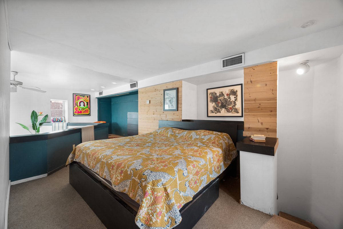 Zillow Gone Wild 🏡 tweet media