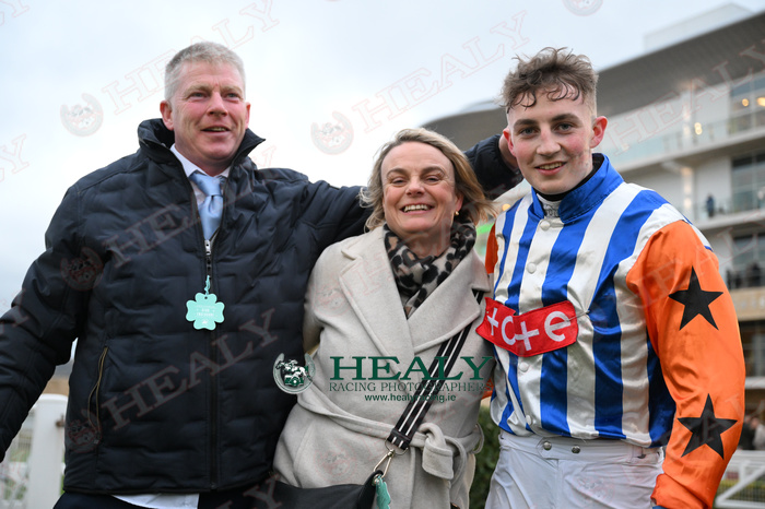 patcashhealy's tweet image. Cheltenham 12-March-2026  @CheltenhamRaces
Ask Brewster gives Shane Cotter his 1st Featival success winning Rosconn Group Fulke Walwyn Kim Muir Challenge Cup Amateur Jockeys' Handicap Chase pictured with Mom and Dad Cathy &amp;amp; James and girlfriend Aoibhe Kearney.
#cheltenhamemotion