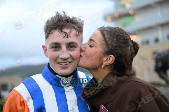 patcashhealy's tweet image. Cheltenham 12-March-2026  @CheltenhamRaces
Ask Brewster gives Shane Cotter his 1st Featival success winning Rosconn Group Fulke Walwyn Kim Muir Challenge Cup Amateur Jockeys' Handicap Chase pictured with Mom and Dad Cathy &amp;amp; James and girlfriend Aoibhe Kearney.
#cheltenhamemotion