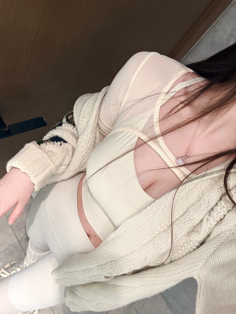 PridaSB's tweet photo. Beauty begins the moment you decide to be yourself. https://t.co/cP8r5c0sJa