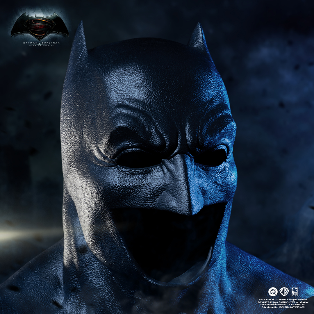 PureArtsLimited's tweet photo. The Batman v Superman: Dawn of Justice Batman Cowl Replica Exclusive Edition cowl perfectly captures the imposing, battle-worn design worn by Ben Affleck with a Batarang embedded in the base!

Pre-order NOW! ➡️ https://t.co/9RexpxHeqg https://t.co/DWTFXmvOMB