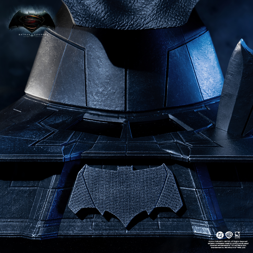PureArtsLimited's tweet photo. The Batman v Superman: Dawn of Justice Batman Cowl Replica Exclusive Edition cowl perfectly captures the imposing, battle-worn design worn by Ben Affleck with a Batarang embedded in the base!

Pre-order NOW! ➡️ https://t.co/9RexpxHeqg https://t.co/DWTFXmvOMB